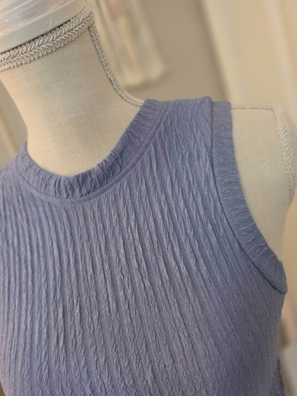 Sleeveless Textured Crop Tank Top - Dusty Blue - Picture 2 of 5